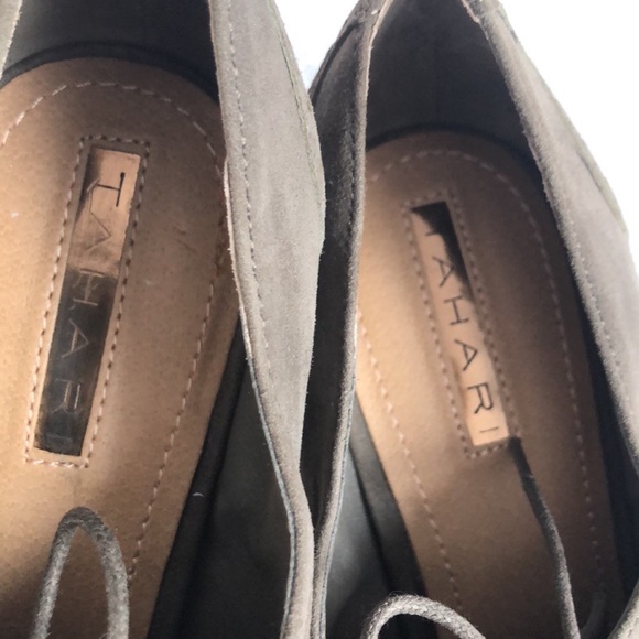 TAHARI Steel colored heels Sz 10 - Picture 9 of 9